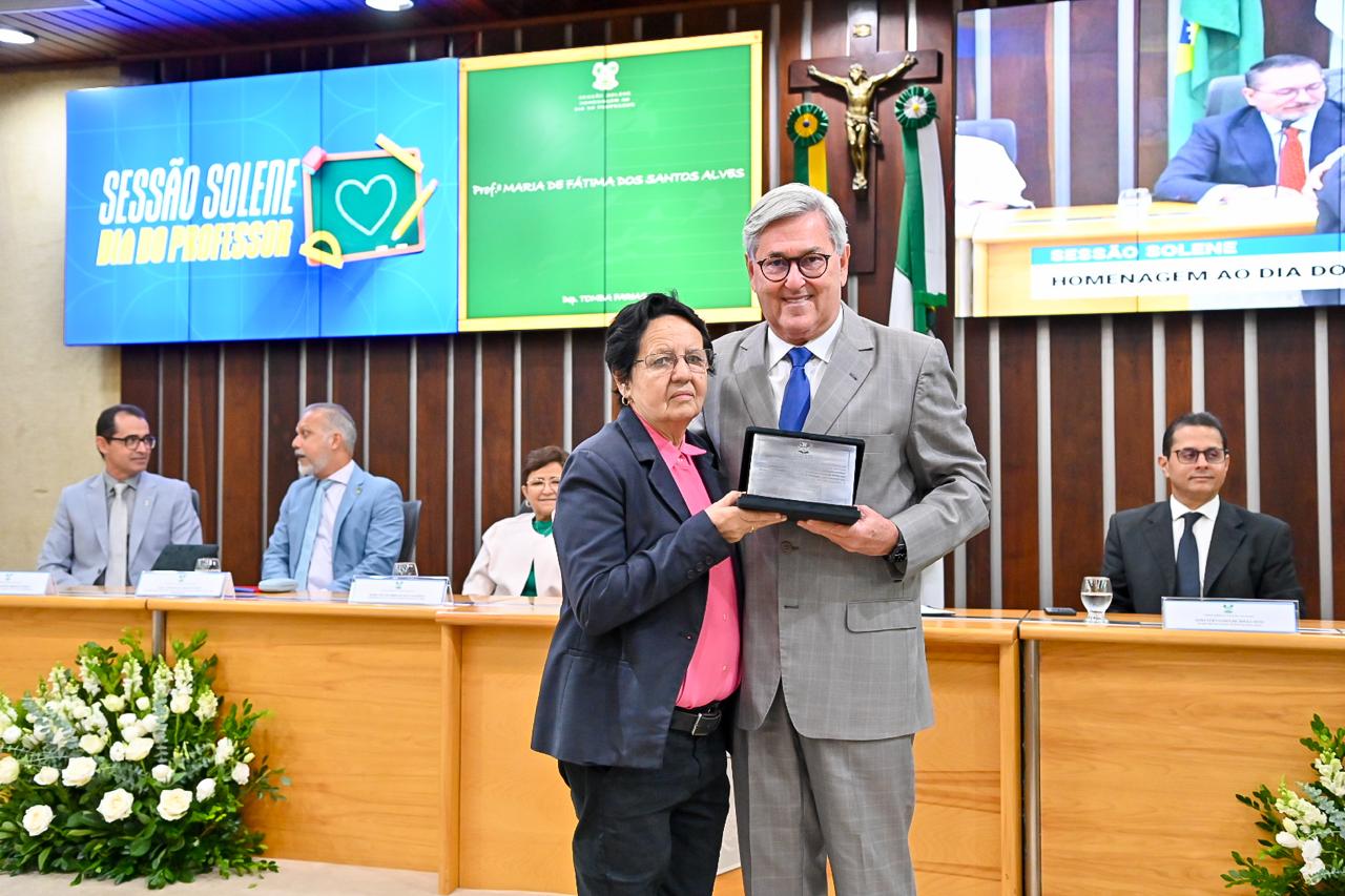Em Sessão Solene, professora santa-cruzense é homenageada pela Assembleia Legislativa do RN