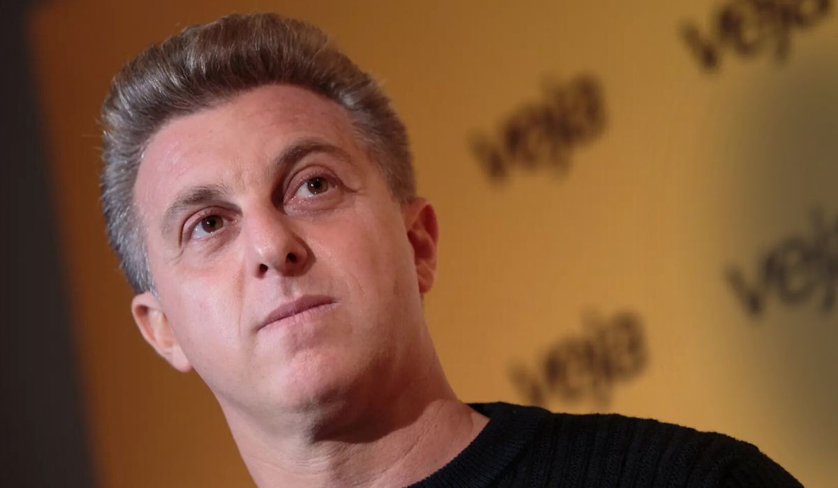 Luciano Huck avalia compra de banco com 9 milhões de clientes e bilhões em ativos