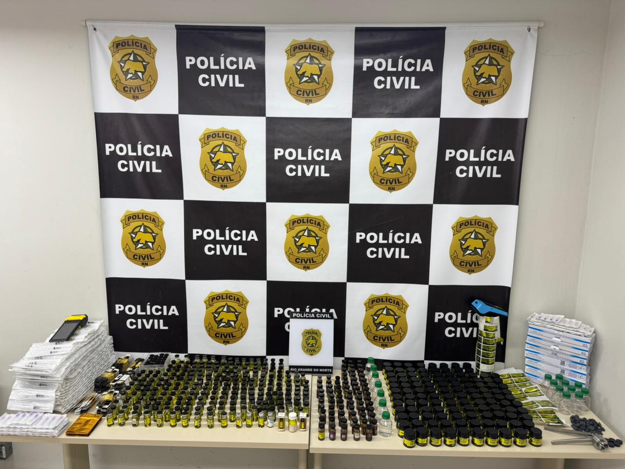 Polícia desarticula laboratório clandestino de anabolizantes em Natal; suspeito preso tinha marca própria e comércio nacional