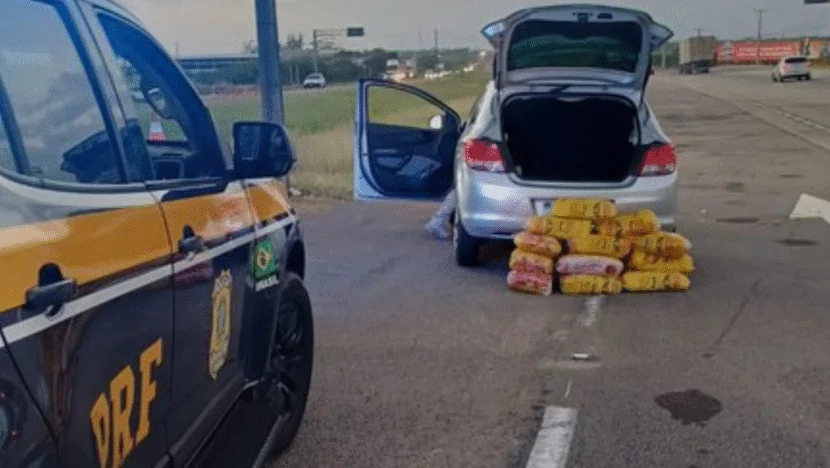 PRF apreende 60kg de café e prende três homens por furto em supermercado na BR-101, em São José de Mipibu