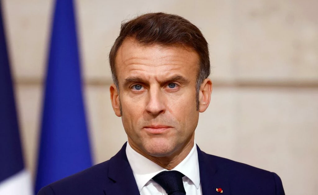 Emmanuel Macron se manifesta sobre roubo no Museu do Louvre