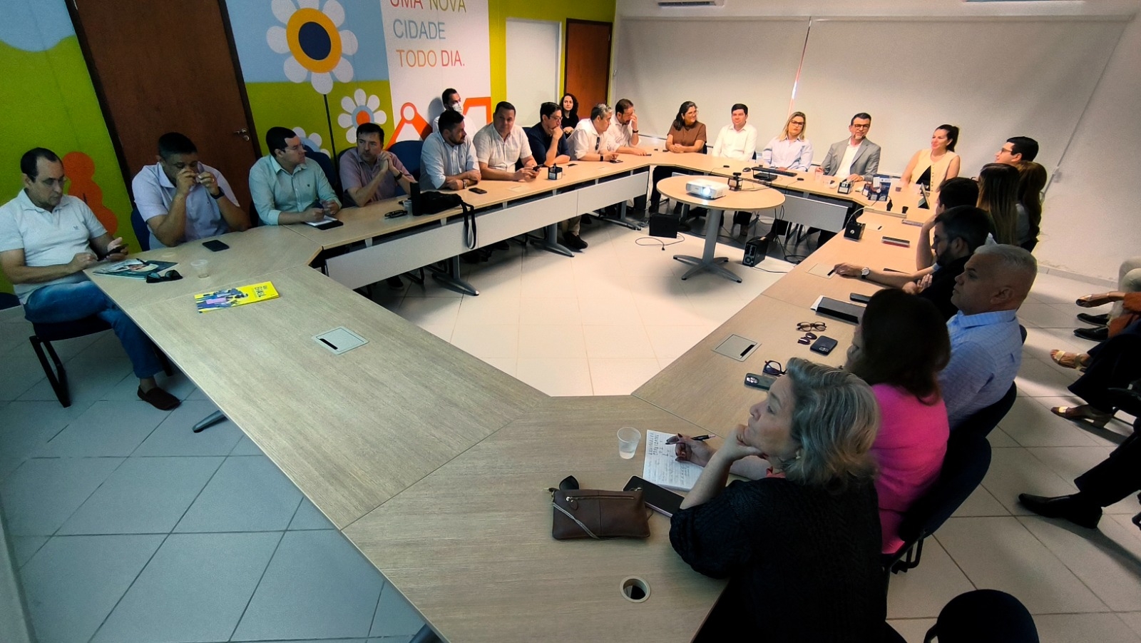 Prefeitura apresenta resultados iniciais do programa ITIV Natal em reunião com secretariado