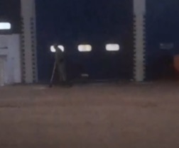 Comando da PM instaura processo para policiais flagrados "brincando" de patinetes