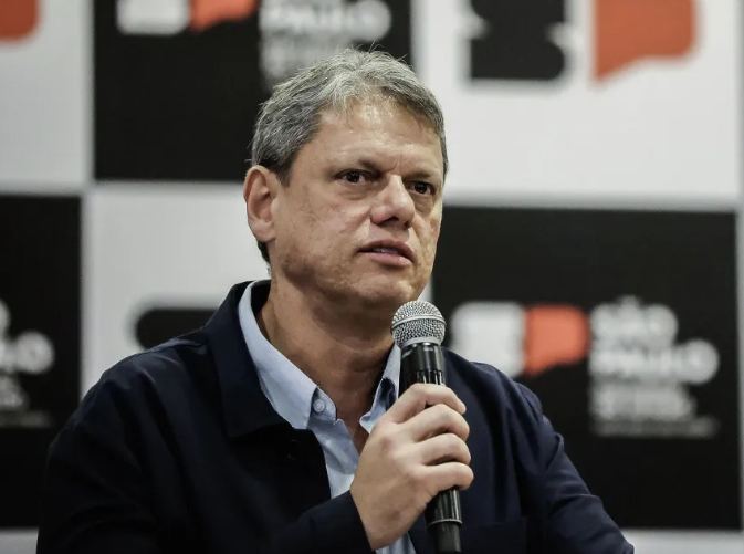 “População não aguenta mais impostos”, diz Tarcísio após derrota da MP do IOF
