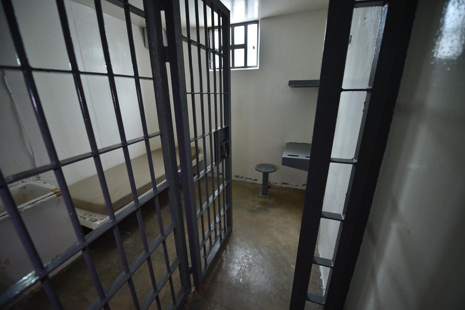 INUSITADO: Corregedoria investiga policial civil suspeito de fazer sexo com cinco presos dentro de cela