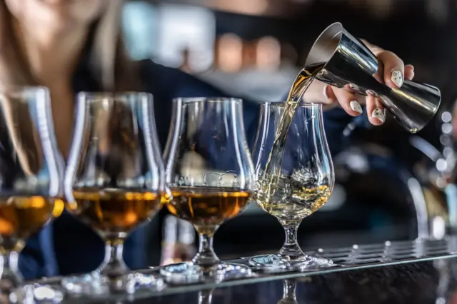 Parceria entre Fecomércio e UFRN vai identificar metanol em bebidas vendidas no estado