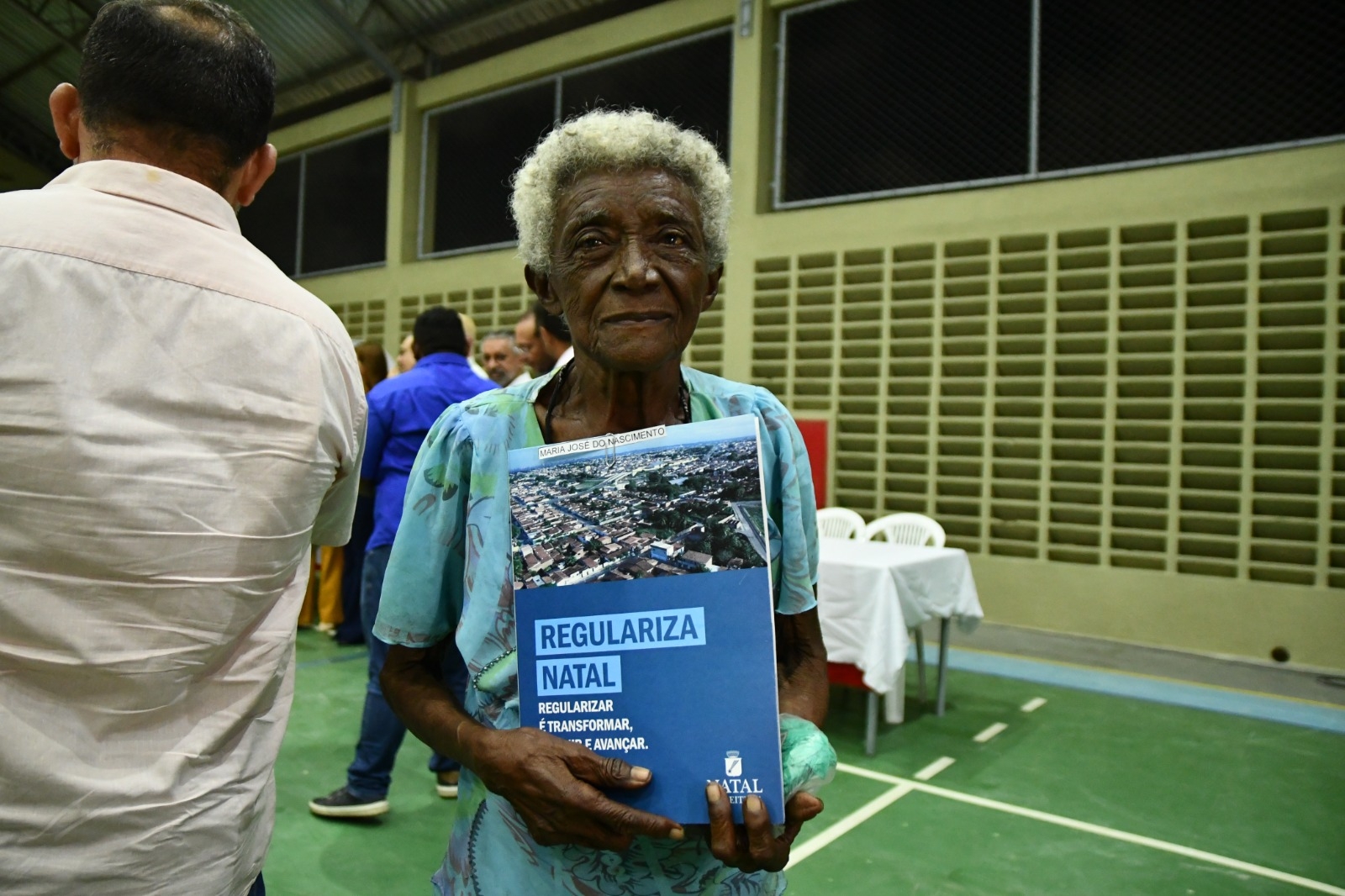 Prefeitura do Natal entrega 140 títulos de regularização fundiária a famílias das Rocas