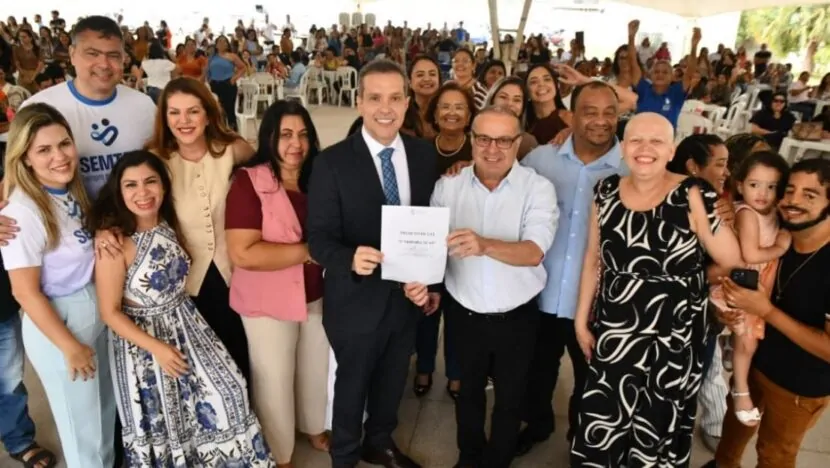Prefeito Paulinho Freire entrega à Câmara projeto que implanta Carreira Suas em Natal