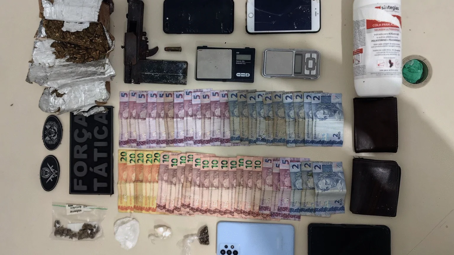 Dupla é presa por tráfico de drogas e porte de arma artesanal na Zona Norte de Natal