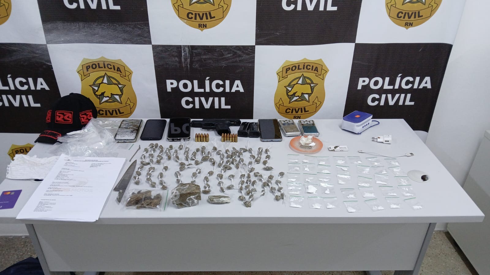 Suspeitos são flagrados com arma roubada de militar em Parnamirim