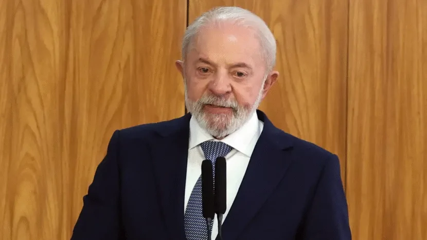 Quaest: Lula não deveria disputar reeleição para 56%; 42% dizem que sim