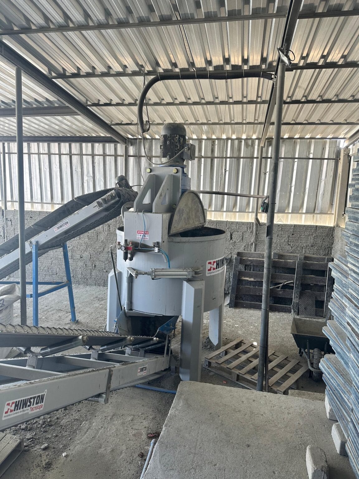 Trabalhador morre prensado por máquina em fábrica de pré-moldados na região do Seridó