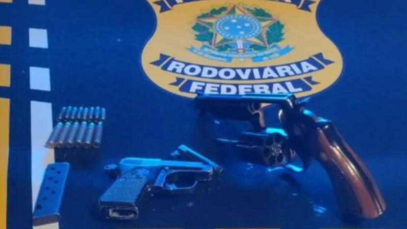 Ações da PRF no RN resultam em prisões, armas apreendidas e recuperação de veículo tomado de assalto