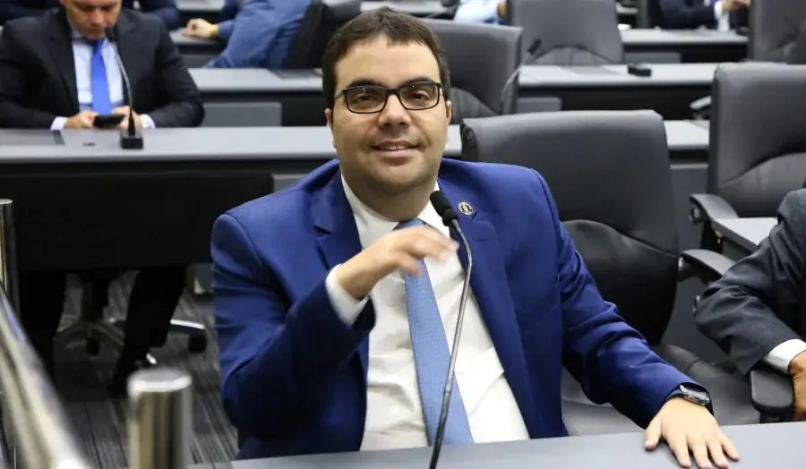 Em viagem, Tércio Tinôco rebate críticas por possível ausência em votação da cassação de Brisa