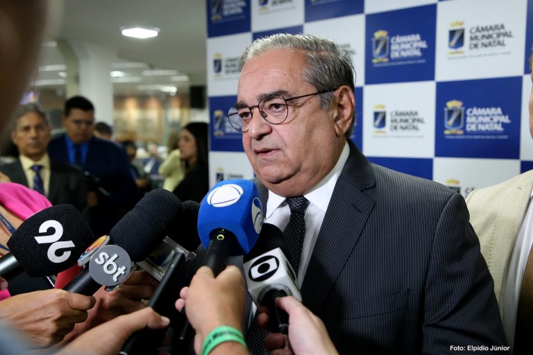 Ex-prefeito Álvaro Dias admite disputar o Senado e descarta Câmara Federal