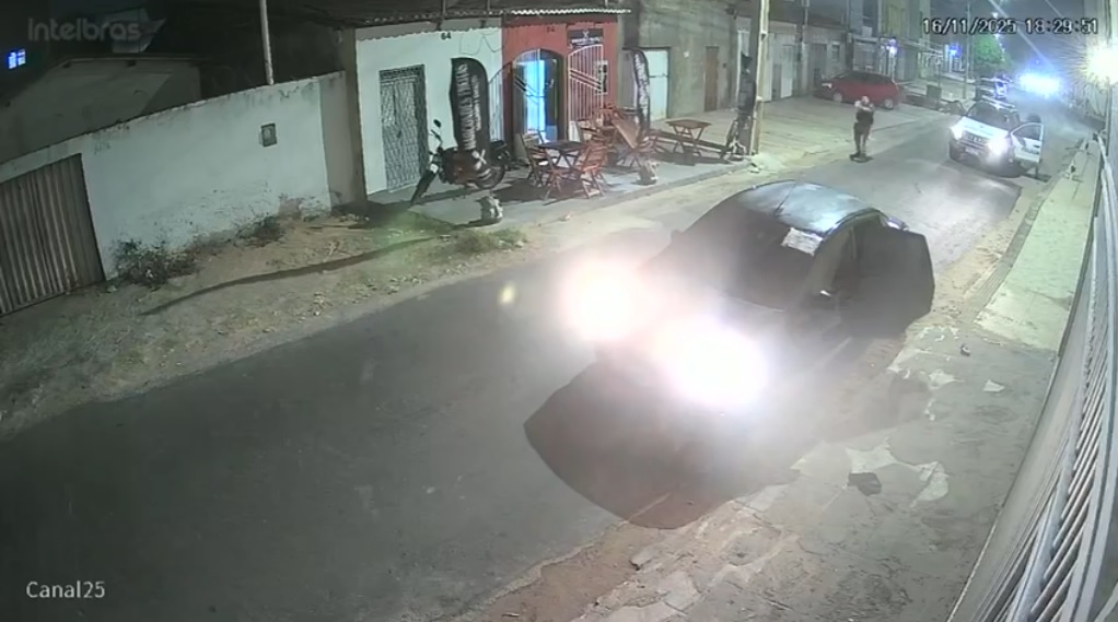 PM chega no momento de homicídio em lanchonete, troca tiros com suspeitos e prende três homens em Mossoró