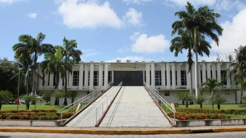 Feriado do Servidor muda rotina de órgãos estaduais nesta segunda; confira detalhes