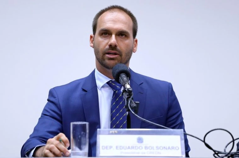 Eduardo Bolsonaro se torna réu no STF por articulação de sanções contra o Brasil