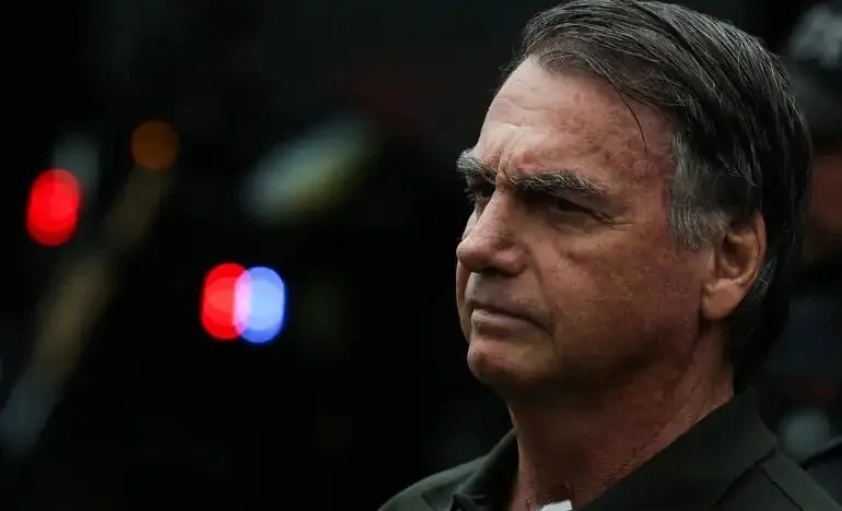 PL suspende atividades partidárias e salário de Bolsonaro