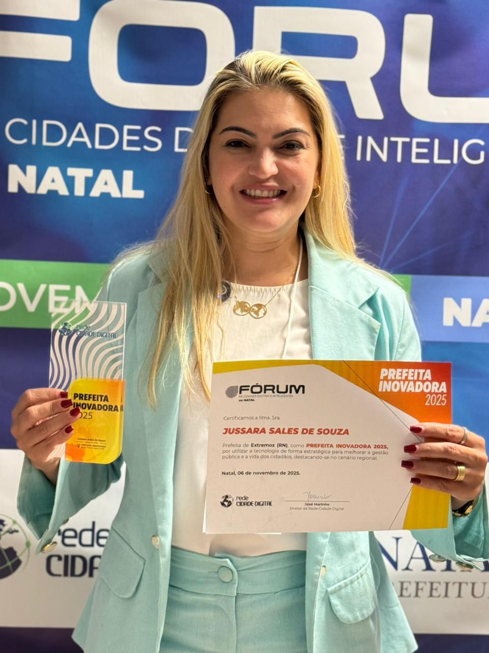 Jussara Sales é reconhecida como “Prefeita Inovadora 2025” durante o Fórum de Cidades Digitais e Inteligentes