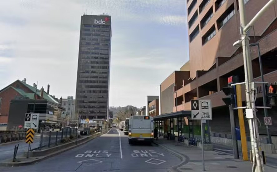 Ladrão do bem? Homem rouba ônibus, continua pegando passageiros em segurança e é elogiado até pela polícia