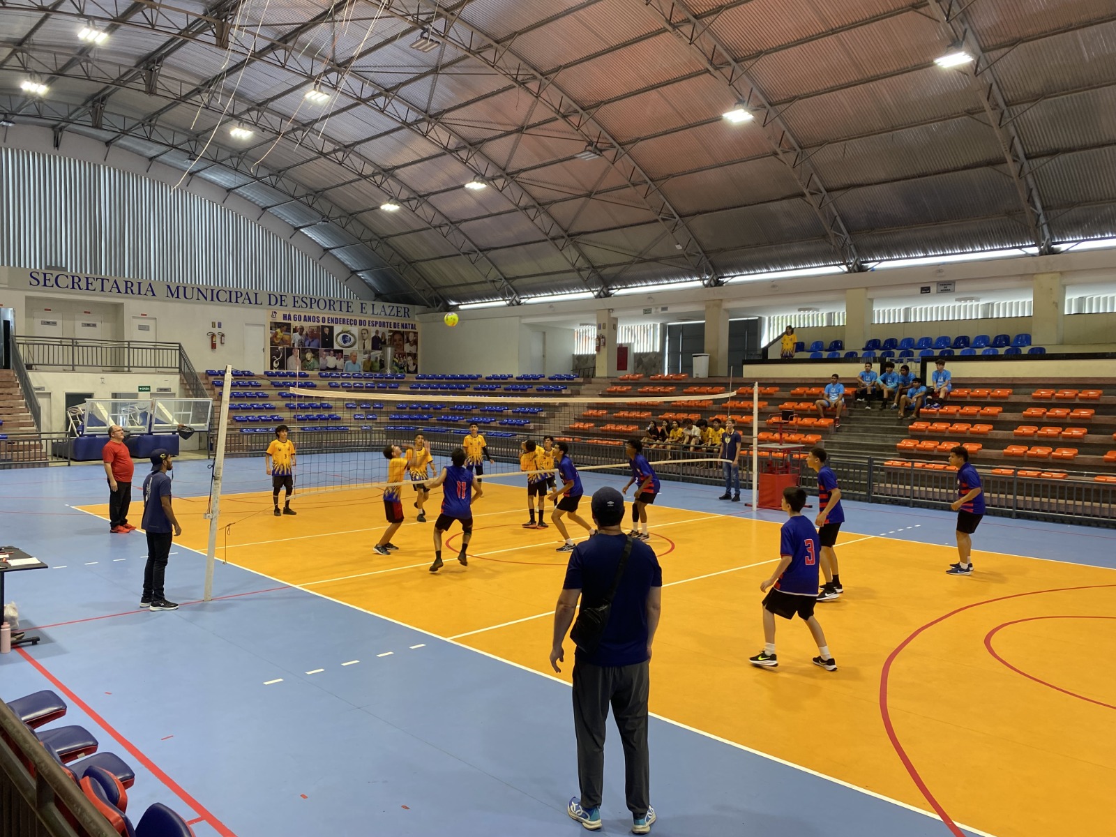 Disputa de Vôlei no JEMs 2025 movimenta o Palácio dos Esportes Djalma Maranhão
