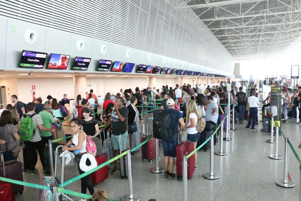 Brasil bate recorde histórico e projeta 9 milhões de turistas internacionais em 2025