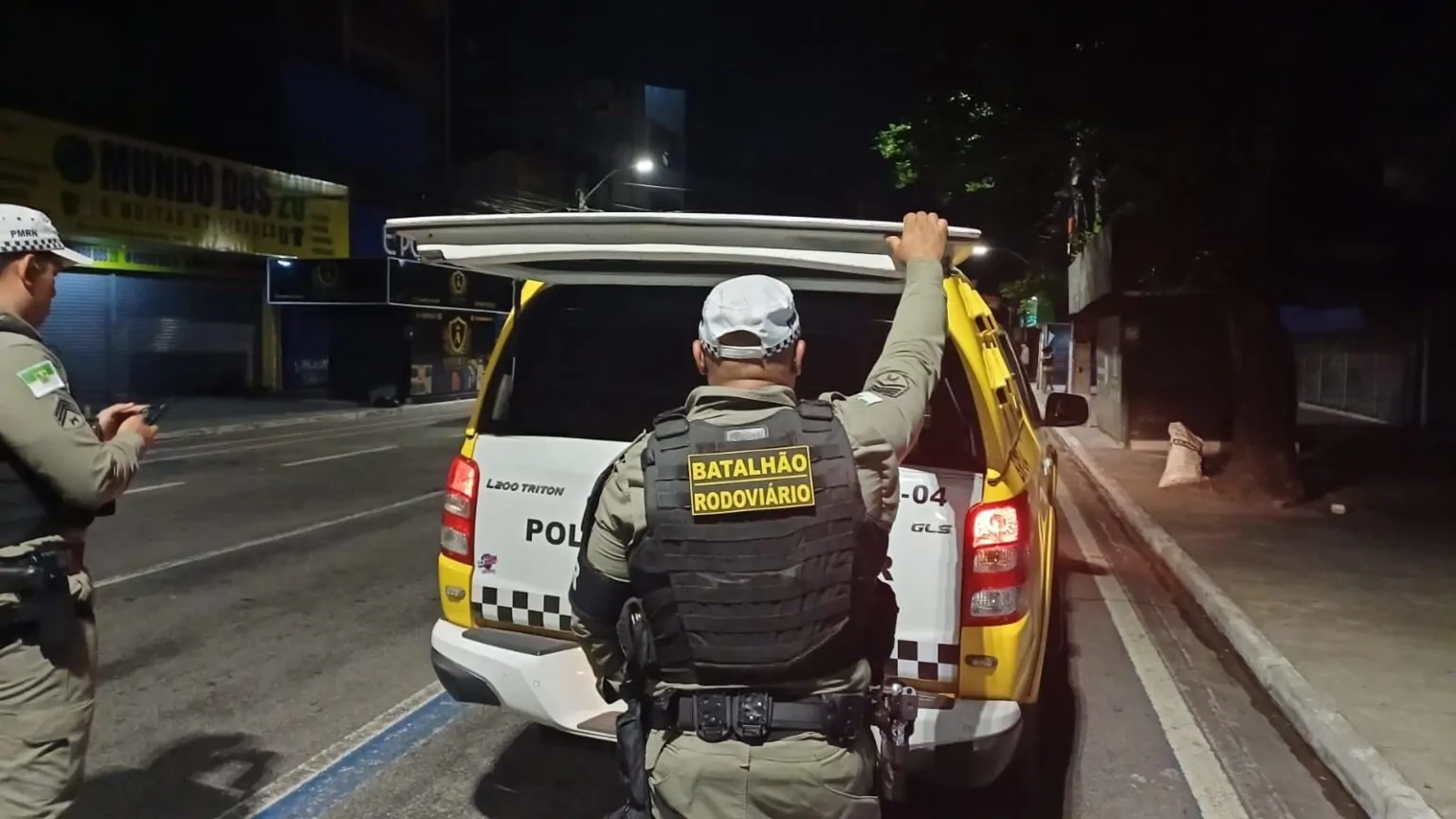 Homem foragido da Justiça é preso durante blitz na Via Costeira