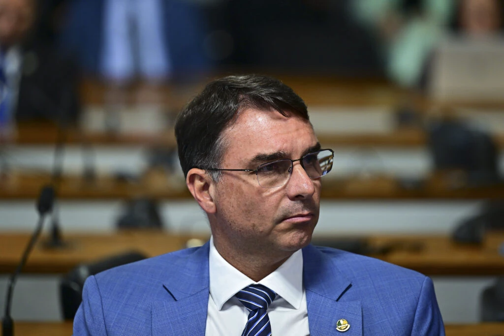 “Eleição sem Bolsonaro é golpe”, declara Flávio Bolsonaro