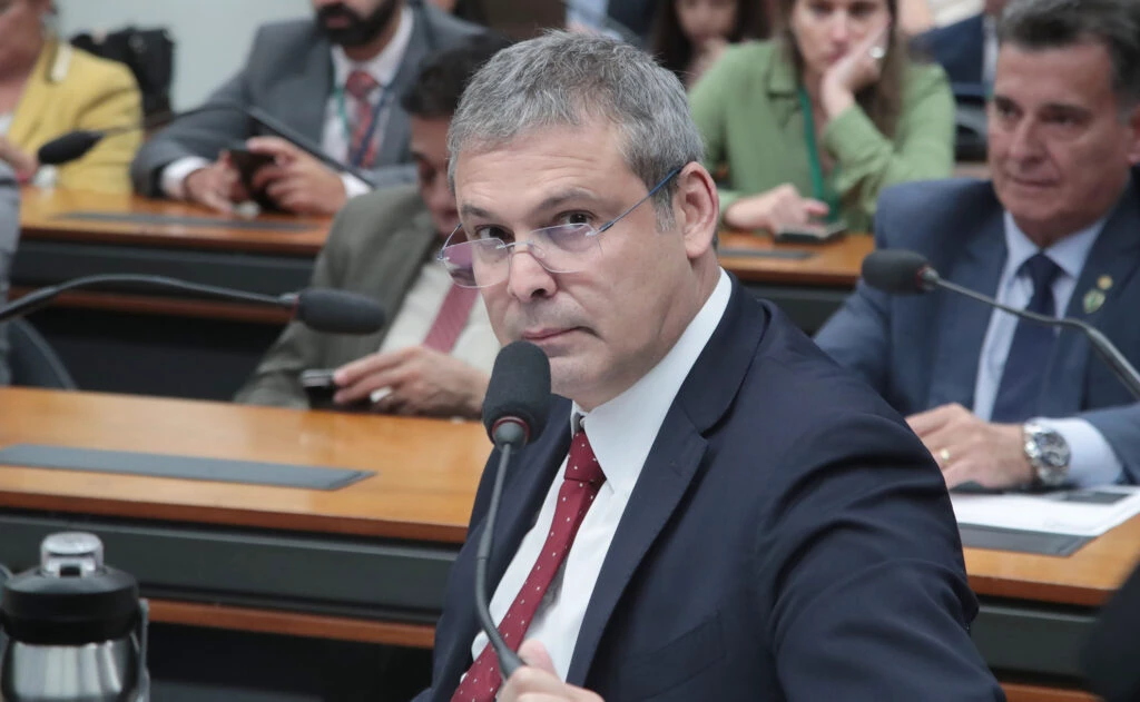 PT aciona STF para apurar origem do ferro de solda de Bolsonaro