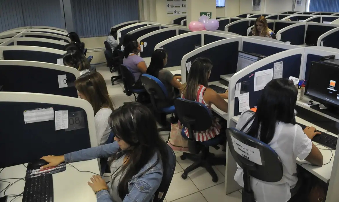 Anatel obriga empresas de telemarketing a se identificarem em ligações a partir de 15 de novembro