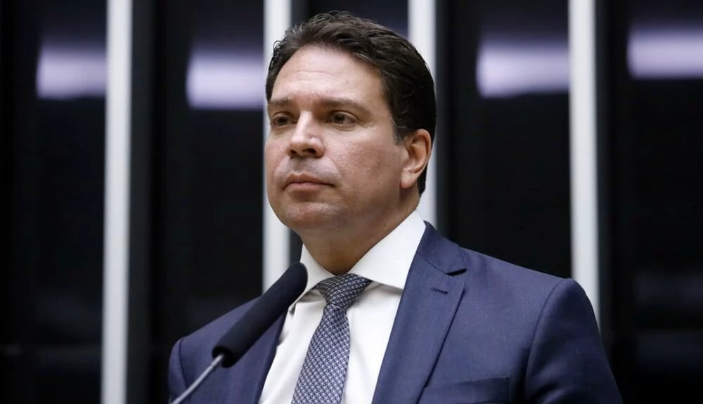 Moraes ordena ação da PF para extradição de Ramagem