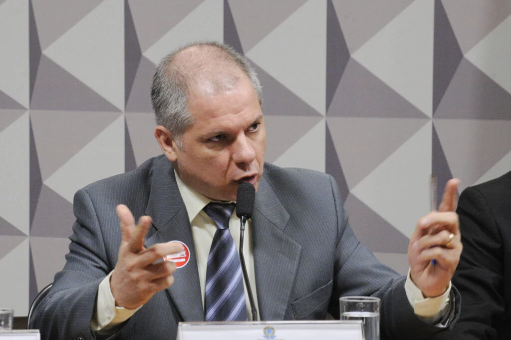 Ex-presidente do INSS sob Lula é preso em operação da PF