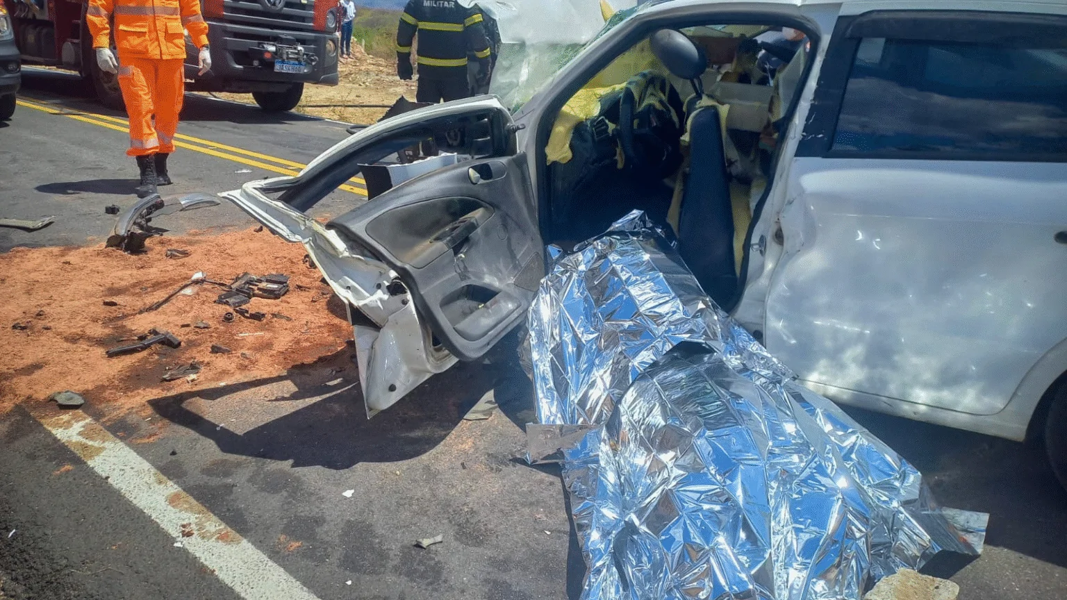 Motorista morre prensado por carga após colisão na BR-226, no RN