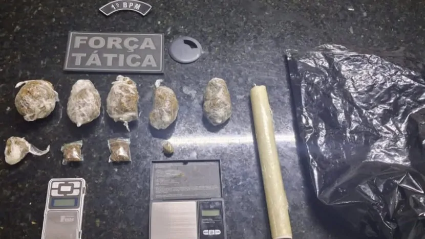 Mulher é detida após tentar impedir ação da PM em Mãe Luíza; Drogas foram apreendidas