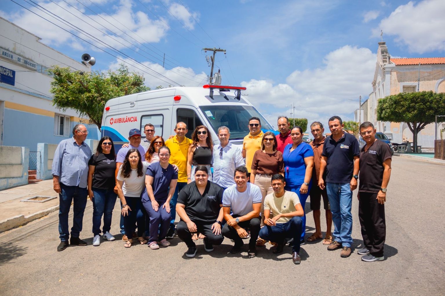 Em Jardim de Angicos, Rogério Marinho visita obras e entrega ambulância para a cidade