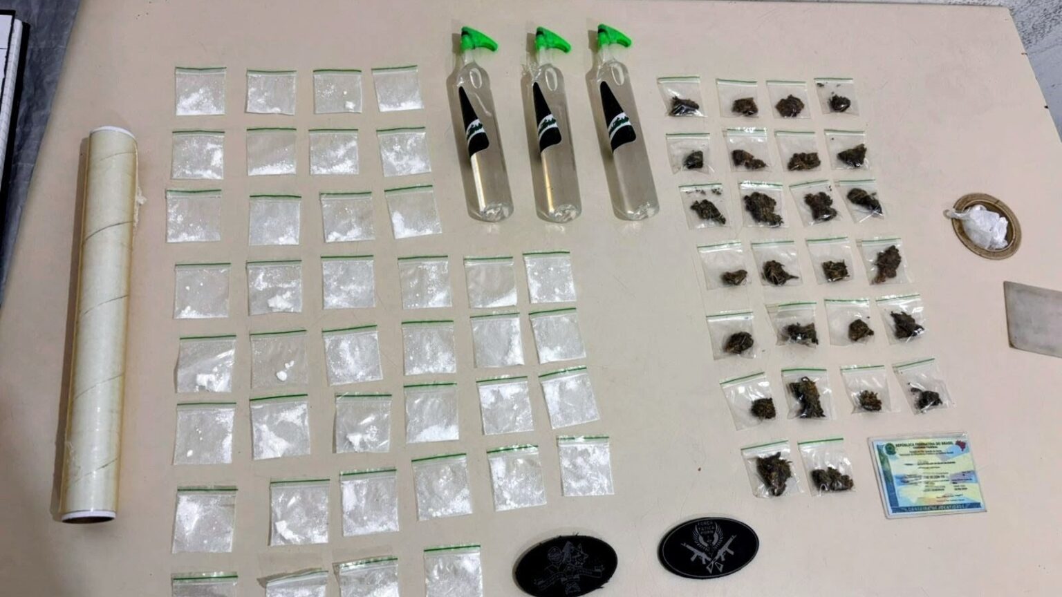 Casal com tornozeleira eletrônica é preso por tráfico de drogas na Zona Norte de Natal