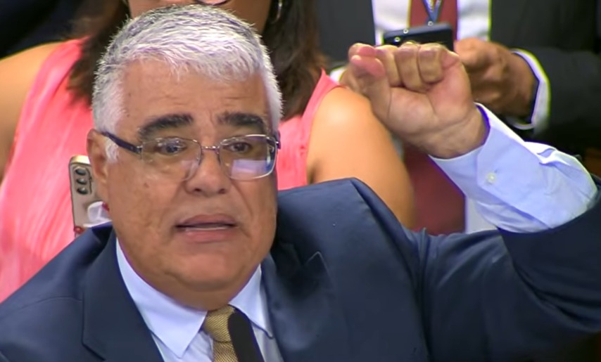 Senador diz que família de Lula ‘está toda enrolada com roubo’