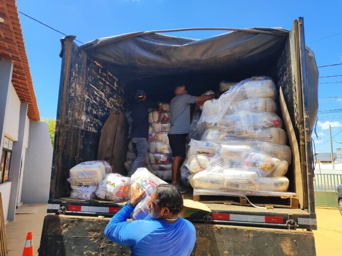 Prefeitura do Assú inicia distribuição das cestas básicas para famílias da zona rural que enfrentam dificuldades devido a seca