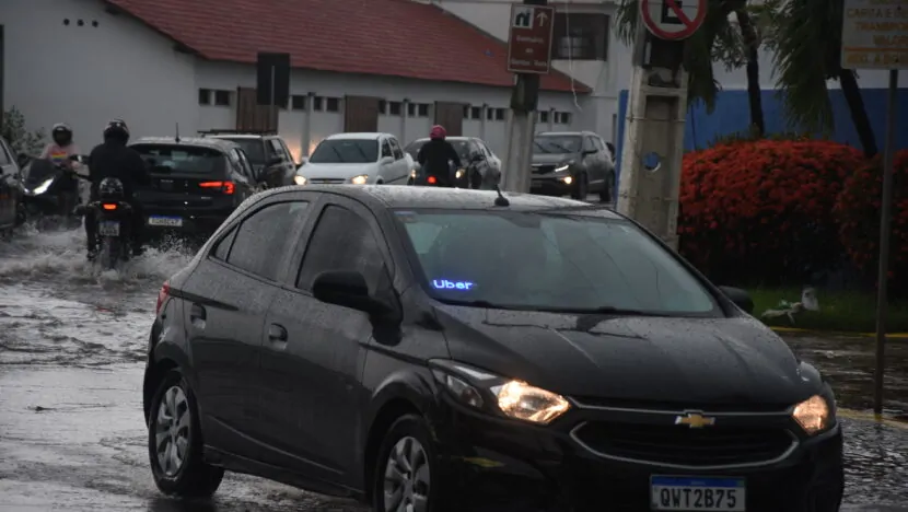 Câmara de Natal aprova criação de pontos de apoio para trabalhadores por aplicativo