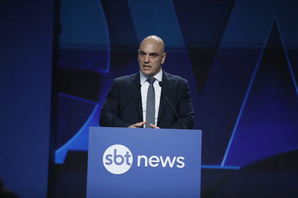 Em meio à polêmica, SBT pede a Moraes entrevista com Bolsonaro