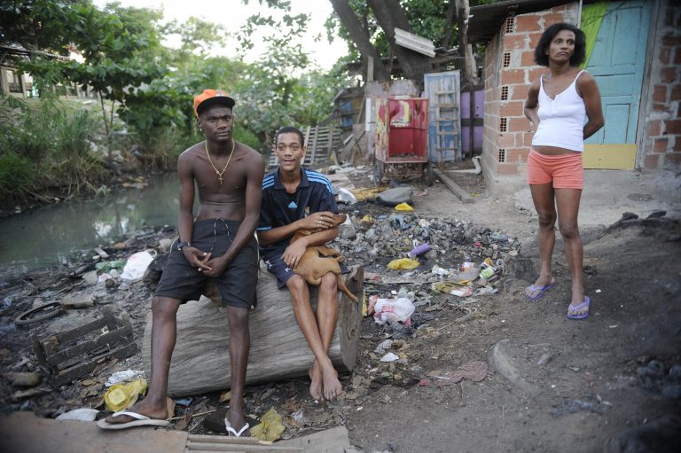 Faltam calçadas em 26% dos domicílios em favelas potiguares, aponta estudo