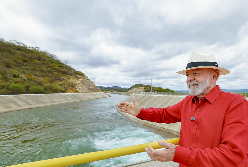 Em gafe, Lula afirma que obra no São Francisco ajudou 13 bilhões, quase o dobro da população mundial