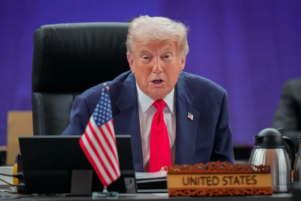 Trump afirma que militares dos EUA cercaram Venezuela