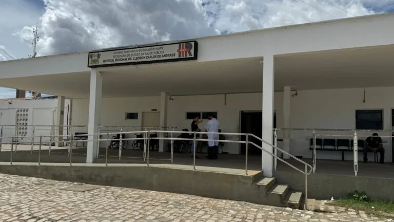 Passageiro de avião que caiu em Pau dos Ferros deixa hospital antes de receber alta médica