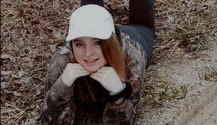 Mãe é acusada de torturar e matar filha grávida de 38 semanas; bebê retirado do útero também morreu