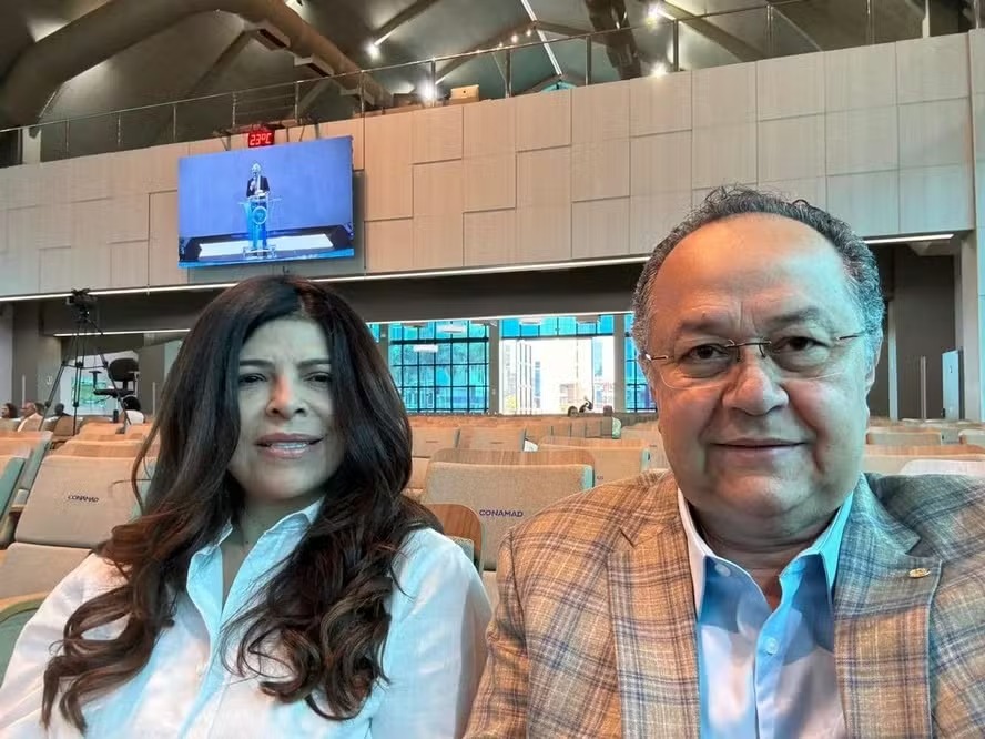 Deputada expõe ex-presidente da bancada evangélica por traição e acusa outra parlamentar: 'Bancando com dinheiro público'