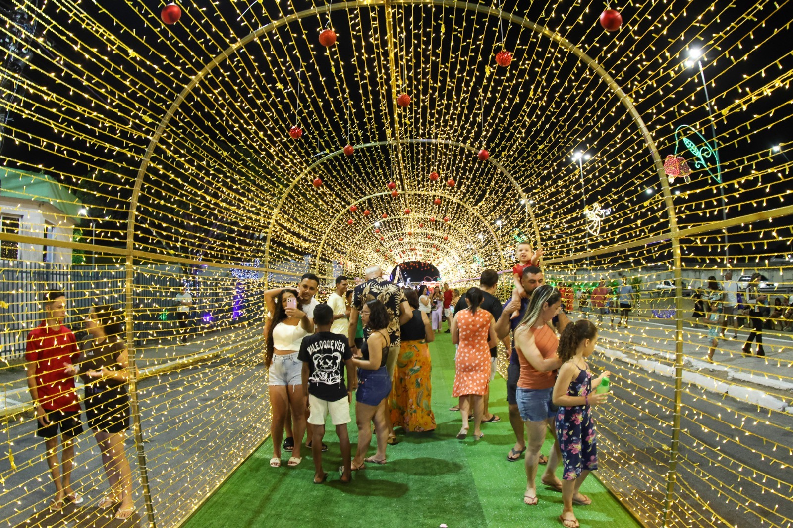 Parnamirim leva Natal do Povo a todos bairros e inova com Caravana do Papai Noel