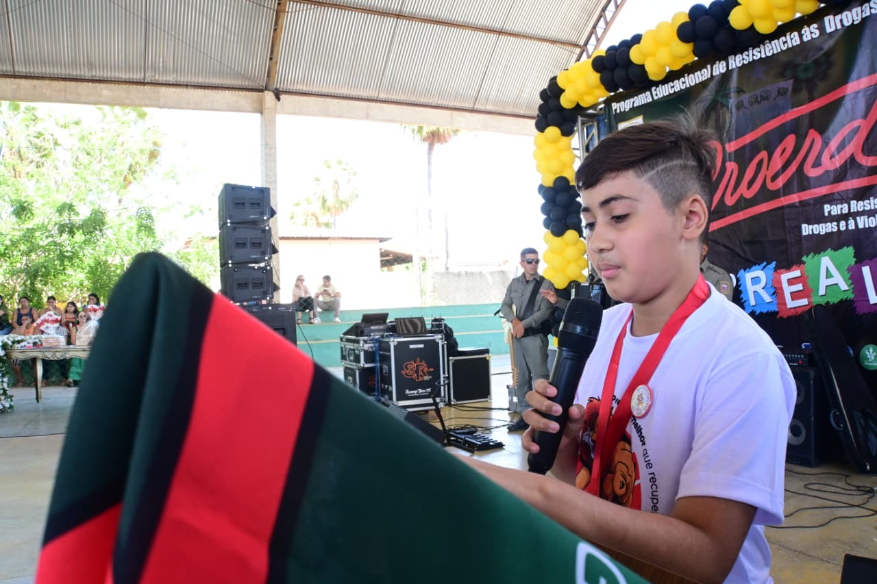 Mais de 150 alunos da rede municipal de Assú se formam no PROERD e prometem dizer não às drogas