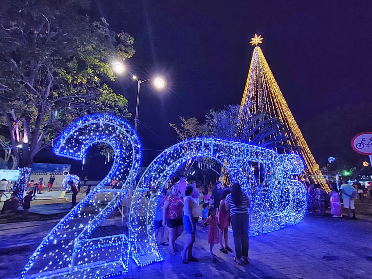 Acendimento da iluminação abre oficialmente a programação do Natal em Macaíba 2025